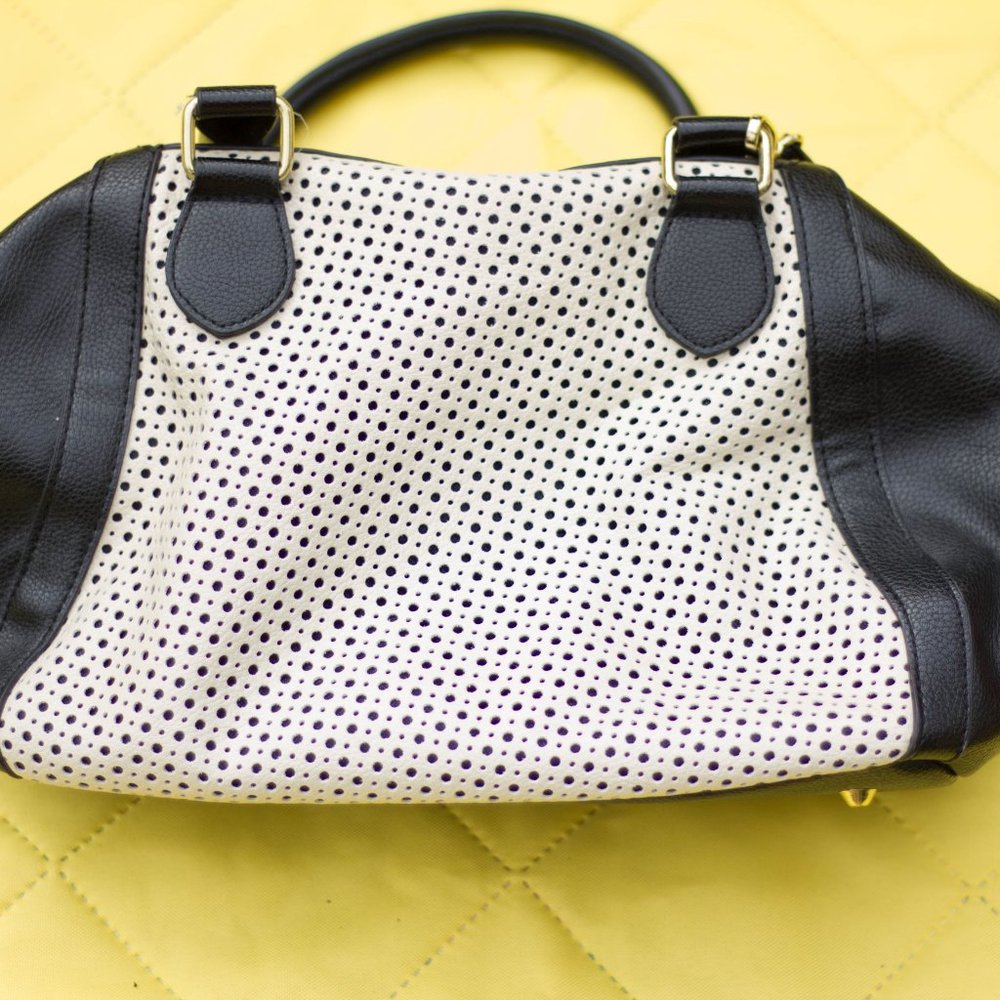 Betsey Johnson Cream & Black Shoulder Bag - Picture 6 of 7